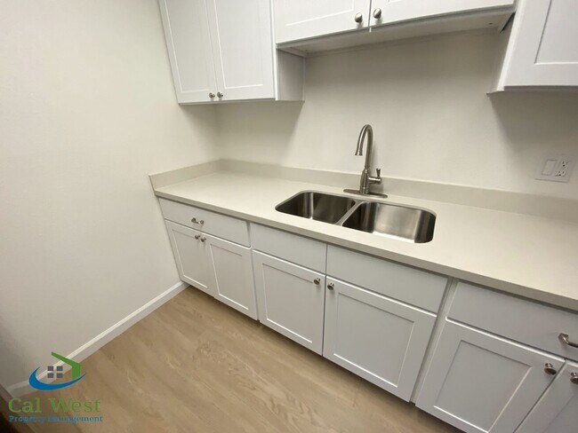 Building Photo - 315 Bellerose Dr