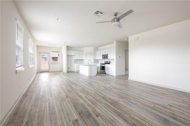 Building Photo - 101 Parryi Cove