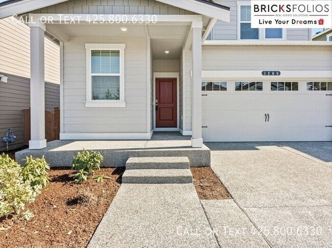 Building Photo - Inviting Home in Port Orchard with a Perfe...