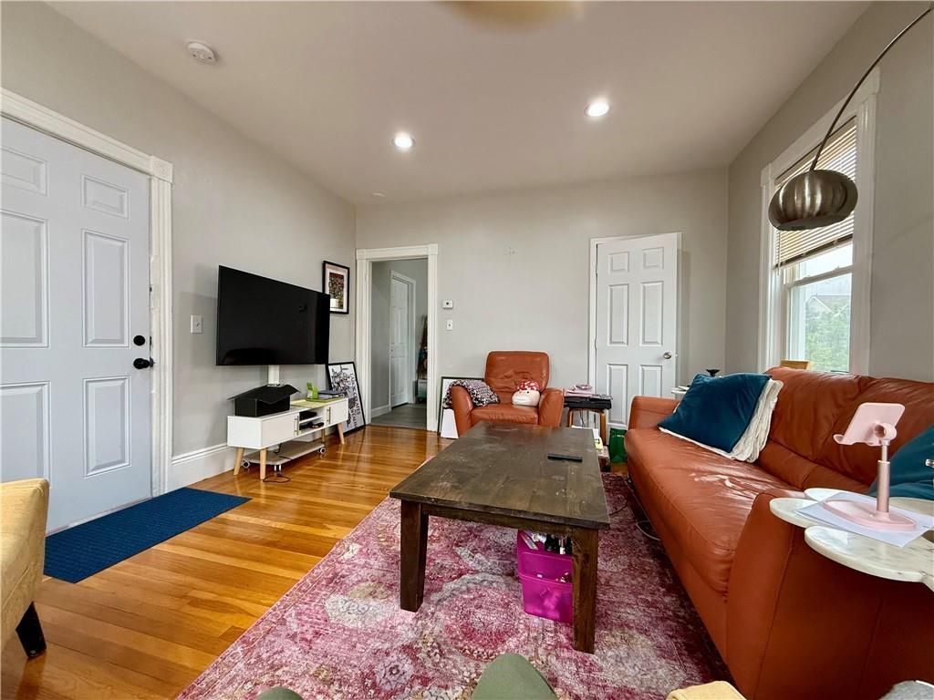 Building Photo - 57 Robin St