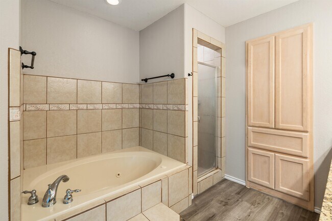 Building Photo - 215 Saddle Blanket