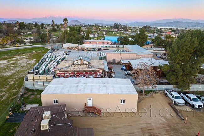 Building Photo - Cozy Studio With 1 Bath In A four-plex In Perris!