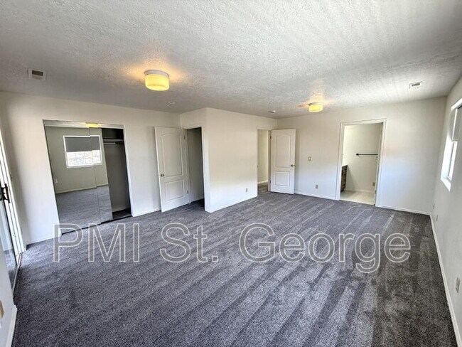 Building Photo - 2506 W Grandview Dr