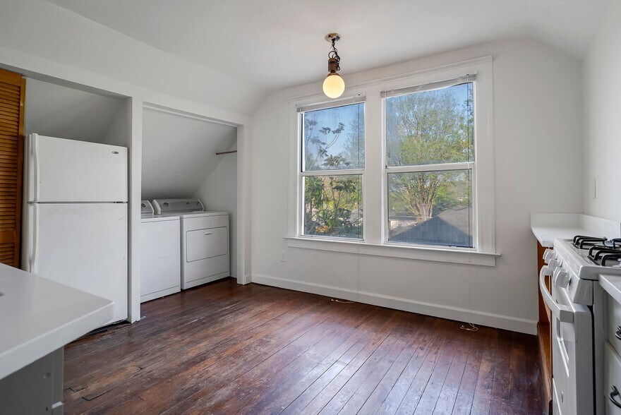 Building Photo - 740 Oakland Ave SE