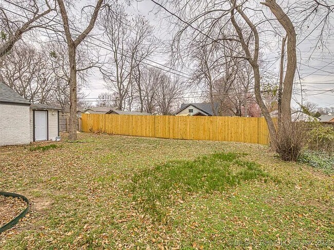 Building Photo - Updated Midtown Bungalow Near Mother Road Market