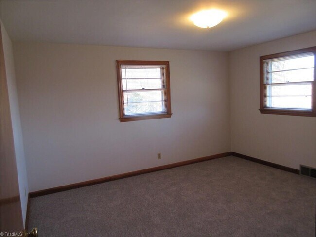 Building Photo - 2 Bed, 2 Bath Home for Rent in Advance