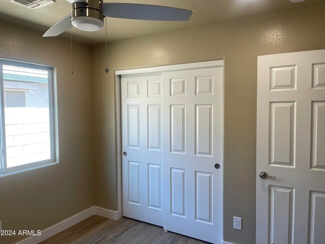 Building Photo - 15433 W Mercer Ln