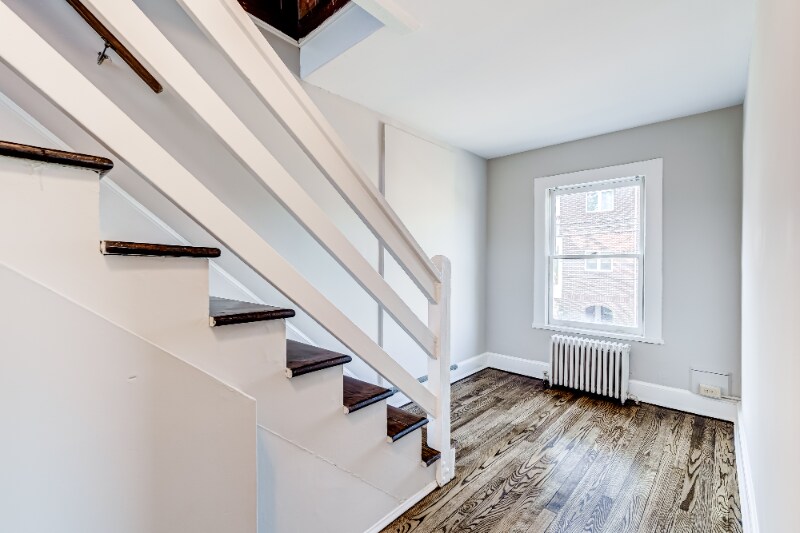 Building Photo - 206 Loudoun St SW