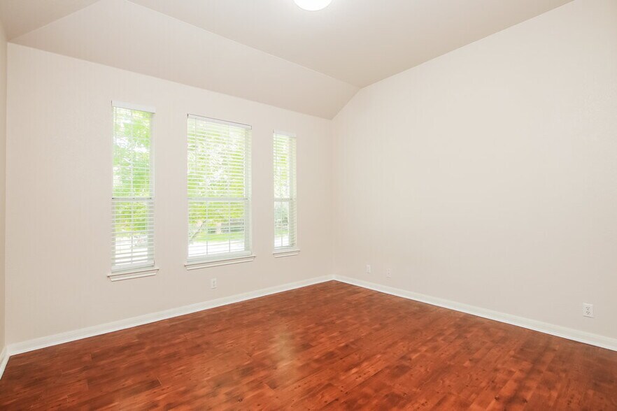 Building Photo - 1105 Wigwam
