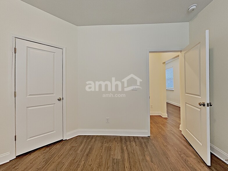Building Photo - 154 Lindridge Dr NE