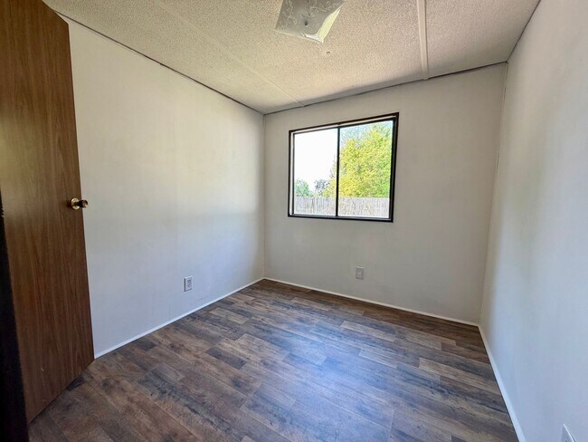 Building Photo - 3 bedroom/ 2 bath in Lakeland