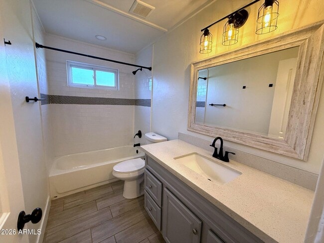 Building Photo - 2114 W San Juan Ave