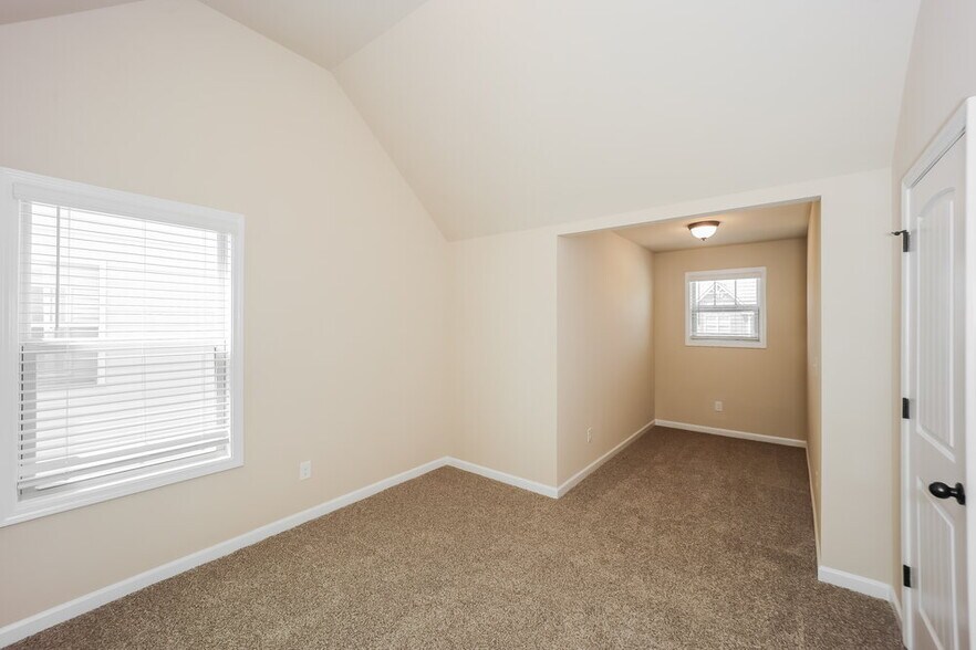 Building Photo - 2386 Walker Dr