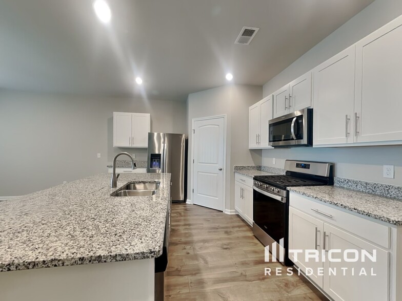 Building Photo - 4074 Beach Wy
