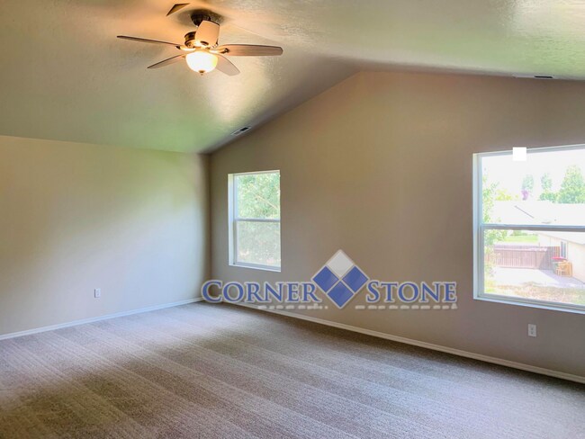Building Photo - Spacious Home Canterbury Commons!