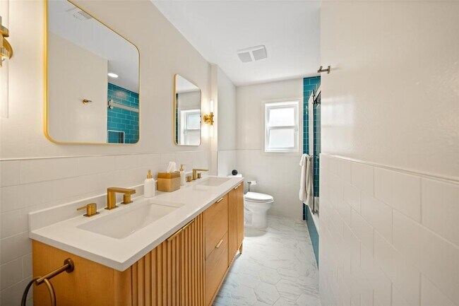 Building Photo - 2523 Droxford Dr