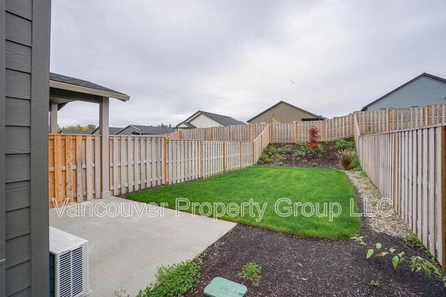 Building Photo - 2217 E Juniper Cir