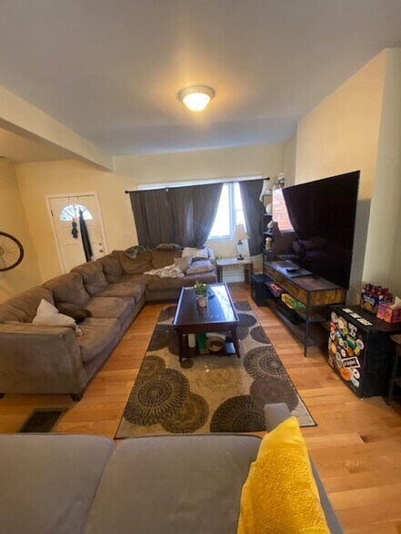 Building Photo - 14 Woodmont St