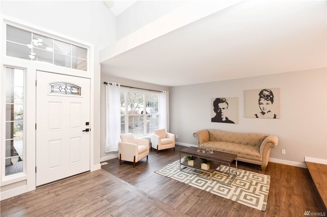Building Photo - Remodeled Home in Mukilteo!