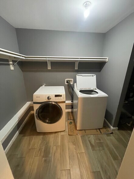 Building Photo - 585 Mulberry Park Cir