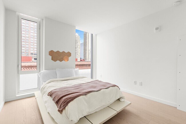 Building Photo - 144 1st St