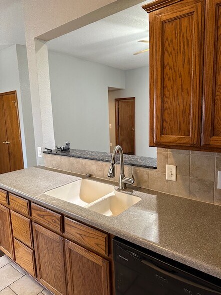 Building Photo - 10305 Plymouth Ct