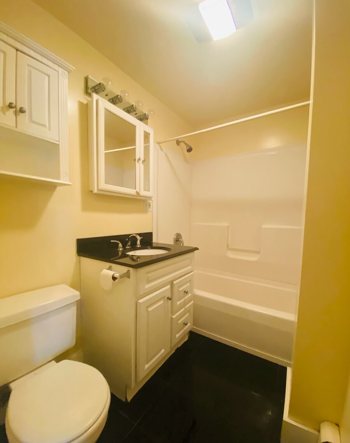 Building Photo - 96 E Cottage St