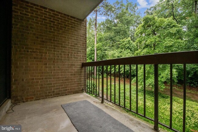 Building Photo - 1635 Parkcrest Cir