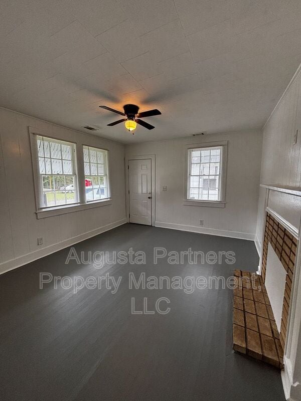 Building Photo - 114 Calvary Dr