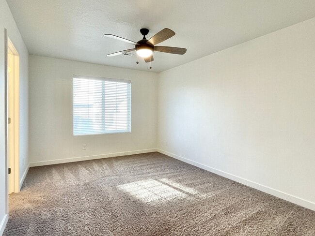 Building Photo - Spacious 2 Story at Holbrook Farms!
