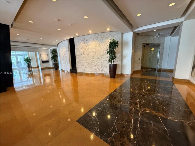 Building Photo - 801 Brickell Key Blvd