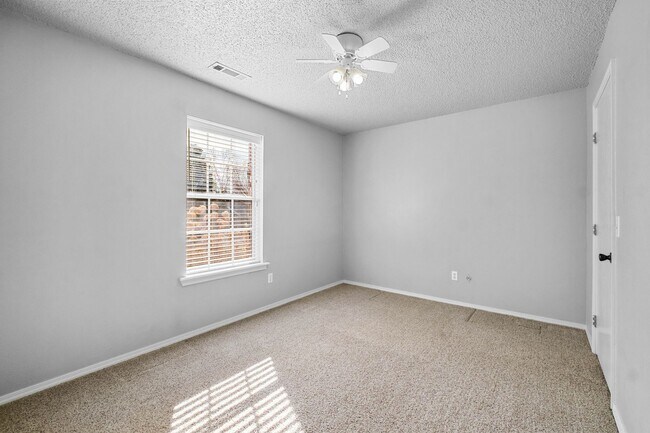 Building Photo - Modern 3-Bedroom Home with Open Kitchen & Fenced Yard