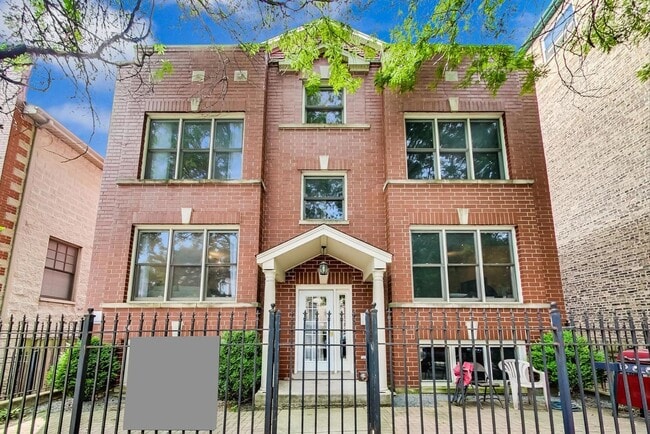 Primary Photo - 2233 W Medill Ave