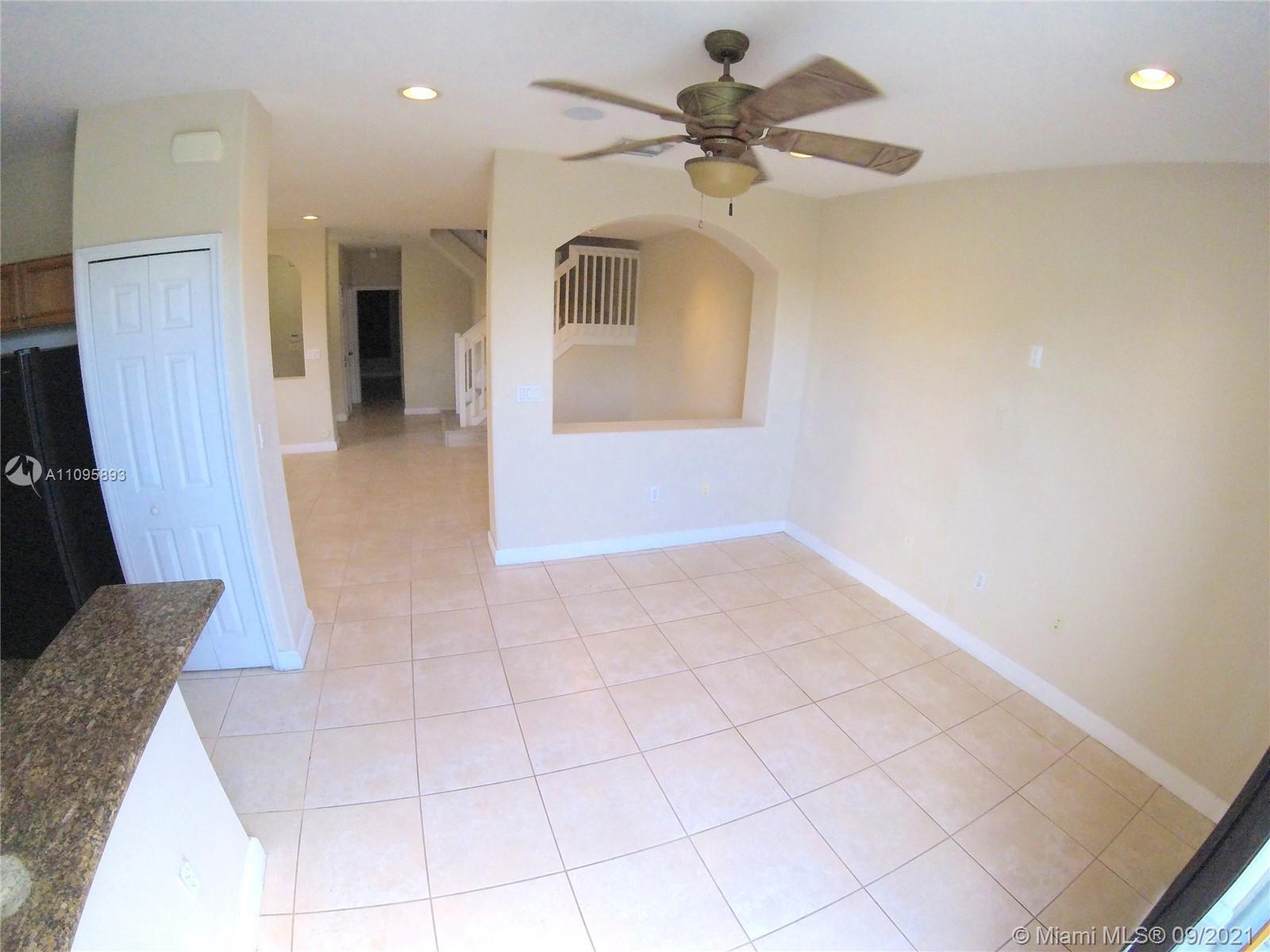 Building Photo - 990 NW 99th Ct