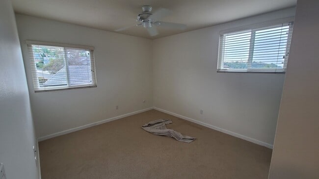 Building Photo - Amazing 4 Bedroom Home with Pool across from Cowls Mt