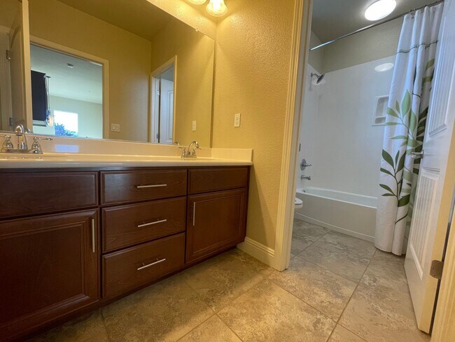 Building Photo - Stunning 4-Bedroom, 3-Bath Home – Available Now!