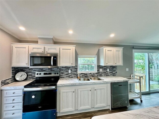 Building Photo - 55744 Holiday Cir