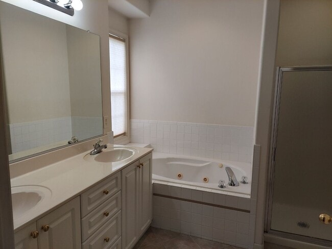 Building Photo - 1061 Grand Oak Ln