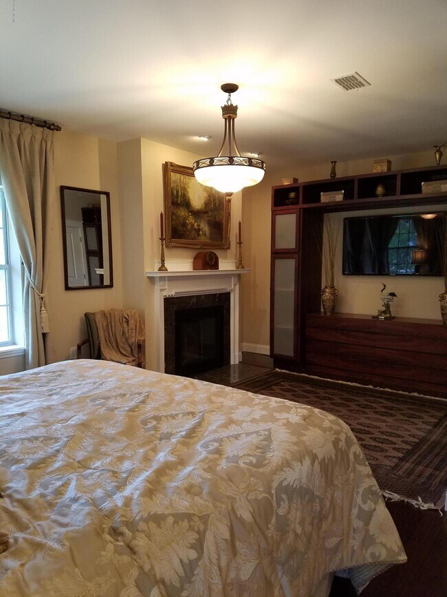 Building Photo - 212 St Johns Ave