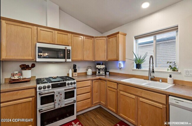 Building Photo - 10855 Refuge Cir