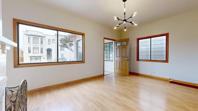 Building Photo - 806 34th Ave