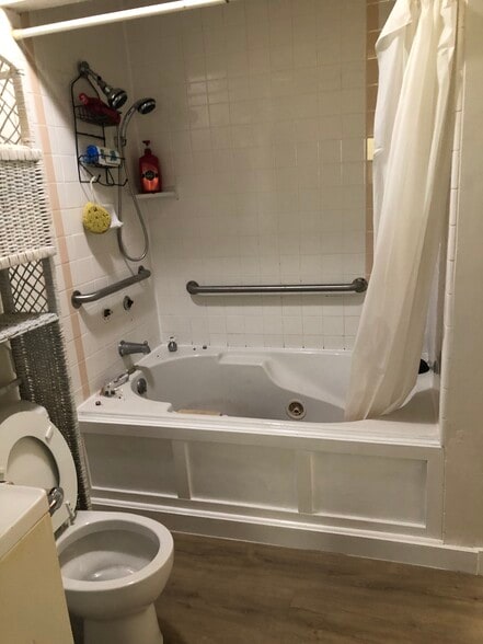 tub and shower - 1788 Blakeslee Ave
