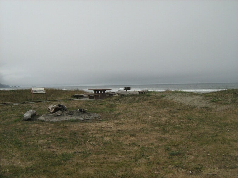 Endert beach nearby- a free day use area with picnick tables - 2710 Oliver Ave