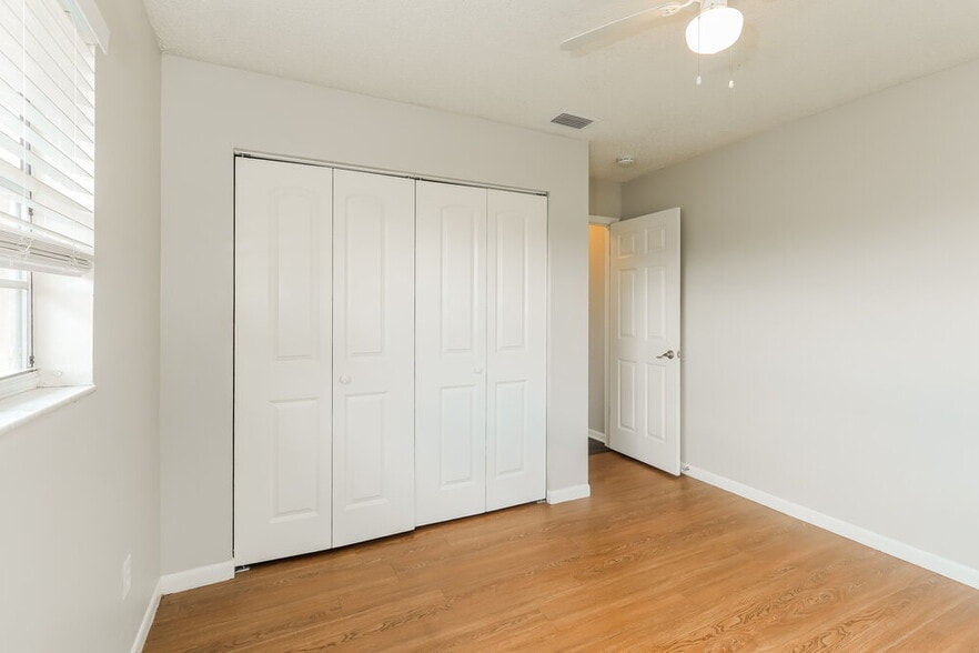 Building Photo - 4513 Bromley Ave