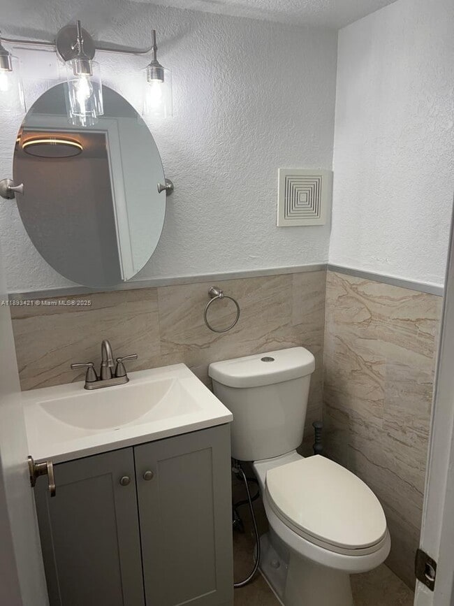 Building Photo - 2670 W 76th St