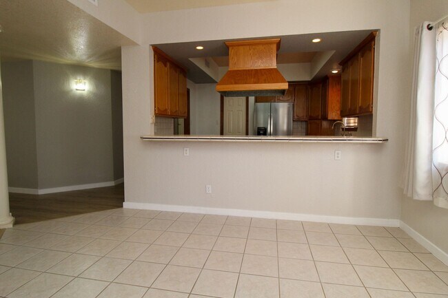 Building Photo - 2081 Paseo Del Prado Dr