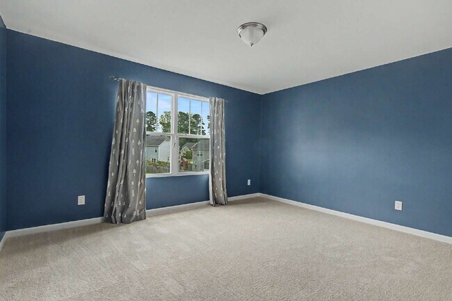Building Photo - 5-Bedroom Home w/ Fenced-in BackYard in Knightdale