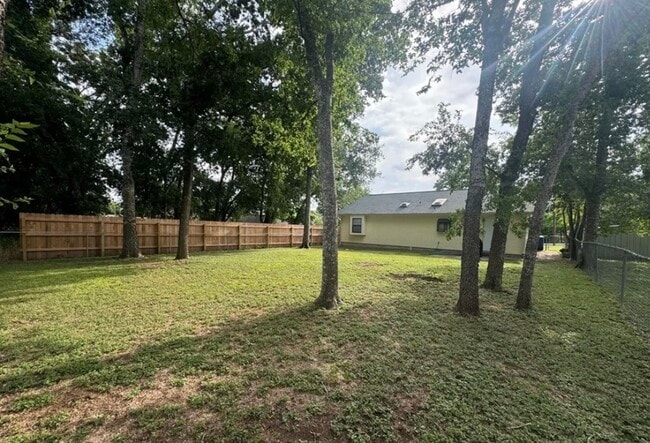 Building Photo - 1291 Edgewater Falls