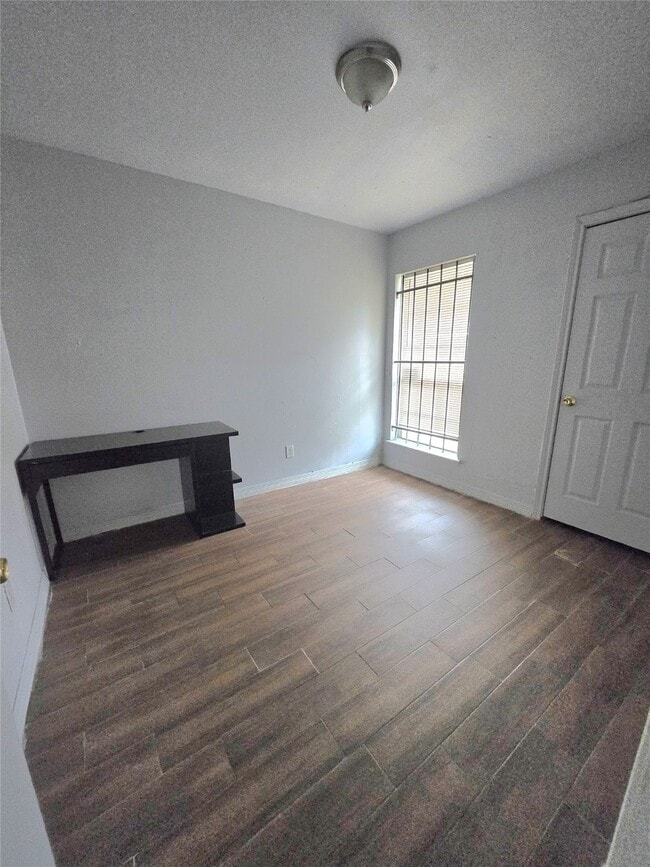 Building Photo - 5530 Elm Spring Dr