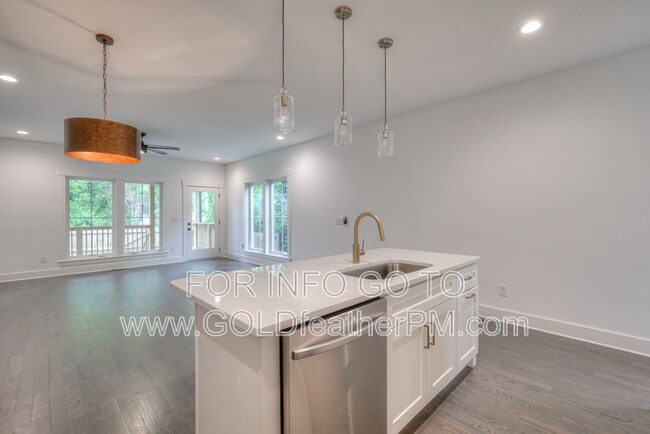 Building Photo - 709B 23rd St